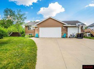 109 Falcon Ct, Eagle Lake, MN 56024