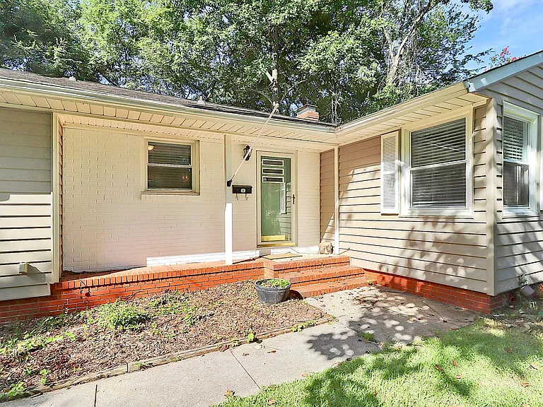 228 Seneca Pl — Photo 5