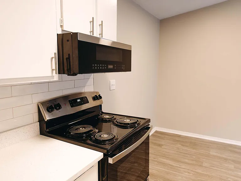 Summerfield Apartments — Photo 9