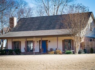 1090 Winrose Dr, Collierville, TN 38017