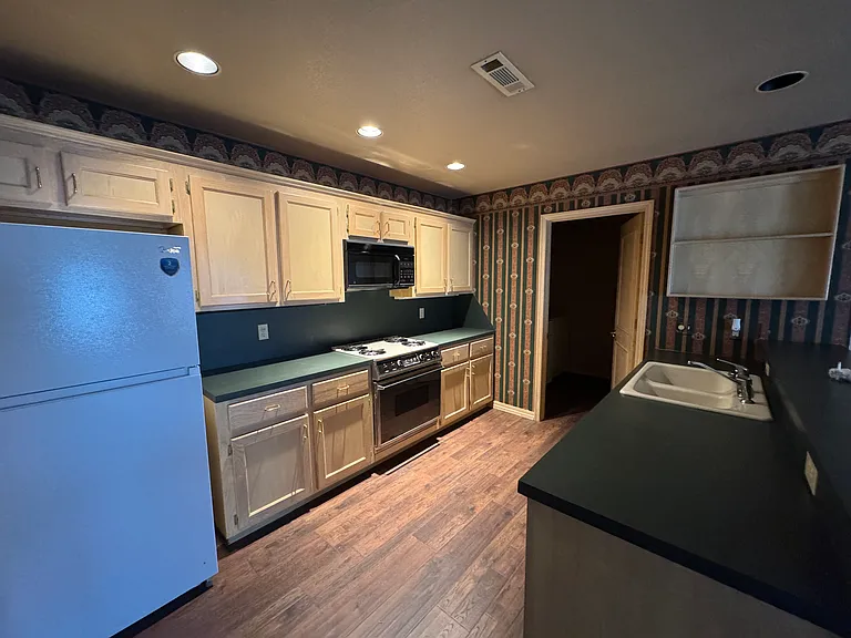 1602 N Bdwy Ave #2 — Photo 4