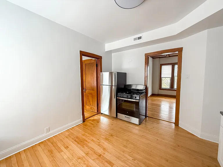 3749 N Hoyne Ave — Photo 4