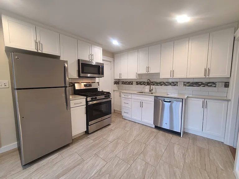 163 Everett St #3 — Photo 2