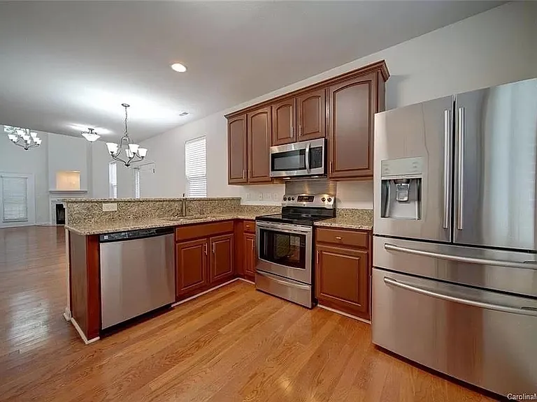 10947 Princeton Village Dr — Photo 11