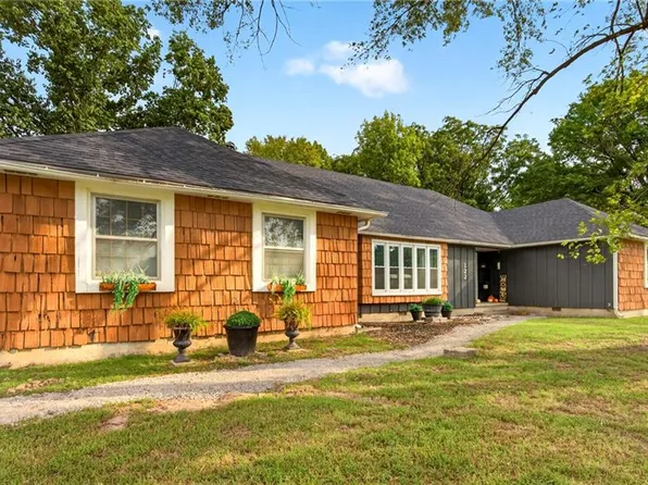 122 W Carlton St, Frontenac, KS 66763
