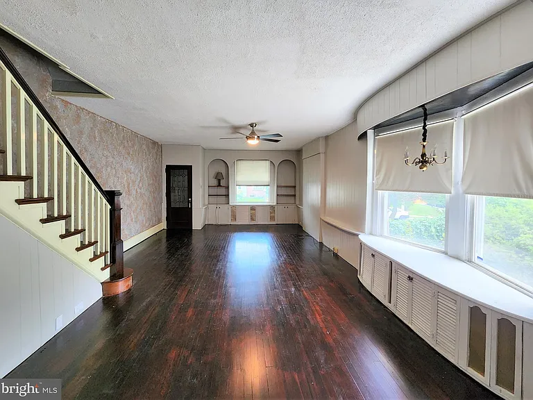 24 Reading Ave — Photo 6