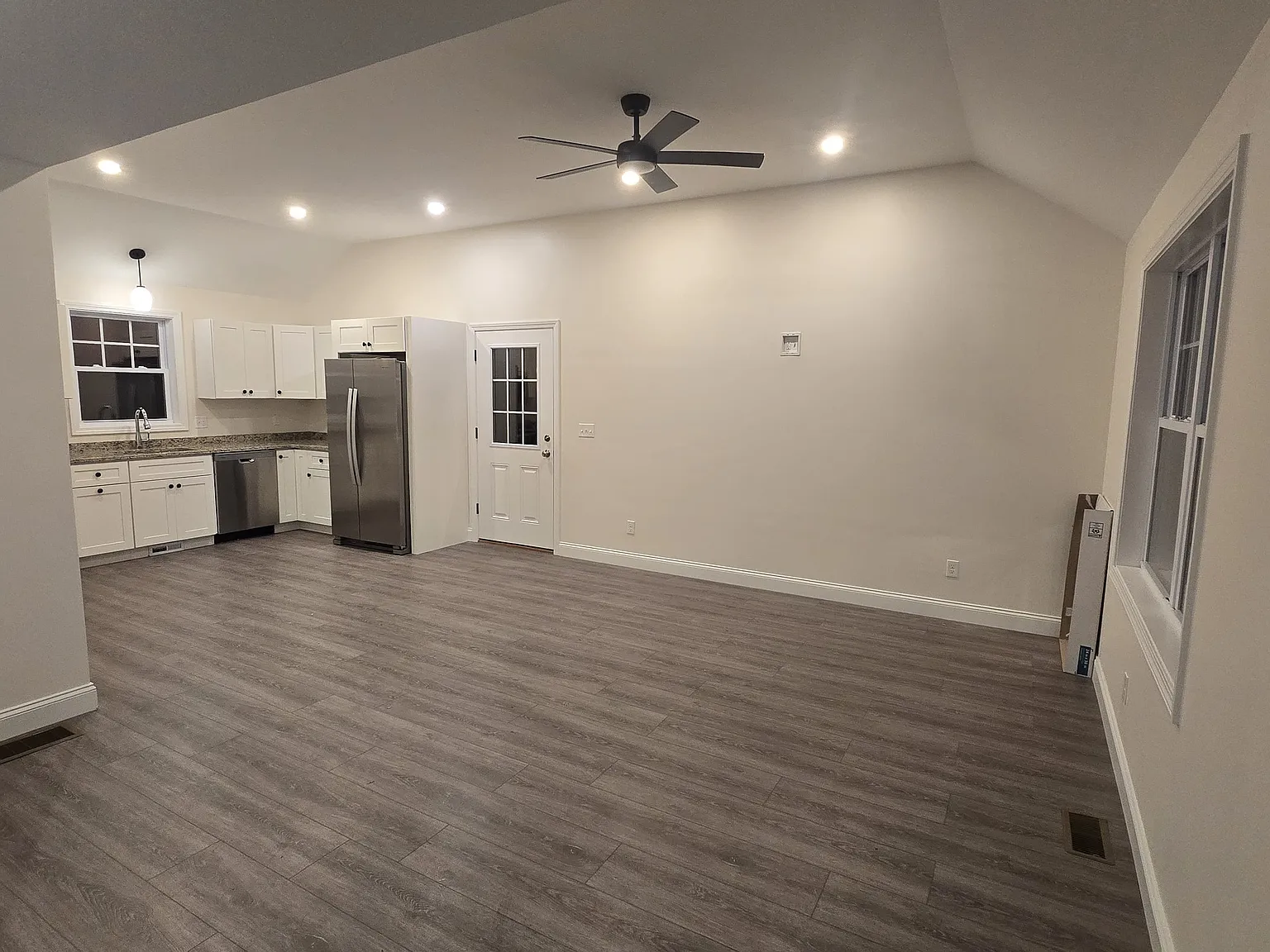 285 W Meadow Rd — Photo 3