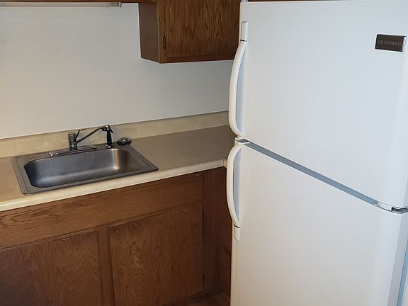 5th image of 218 Green St APT 2