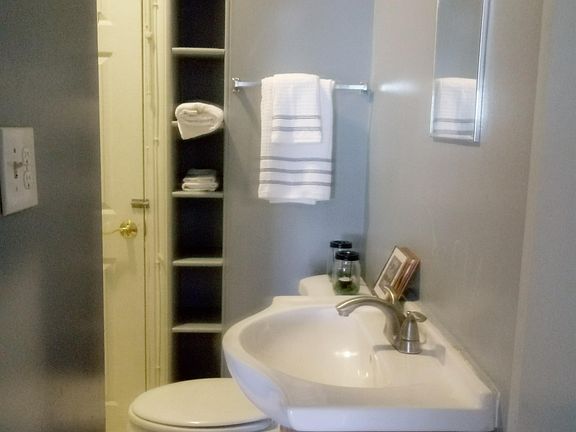 4th image of 2920 Saint Paul St #5F