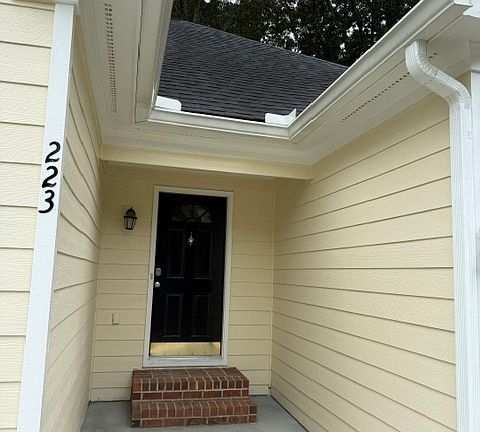 3rd image of 223 Wakefield Trce