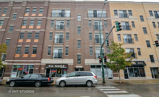 1st image of 1903 W Diversey Pkwy APT 202