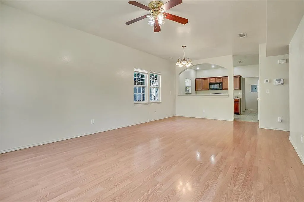 4 bed, 3.5 bath, 1722 sqft, $4,800 — Photo 2