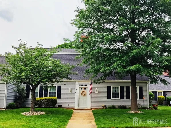 10P Sussex Way, Monroe Township, NJ 08831