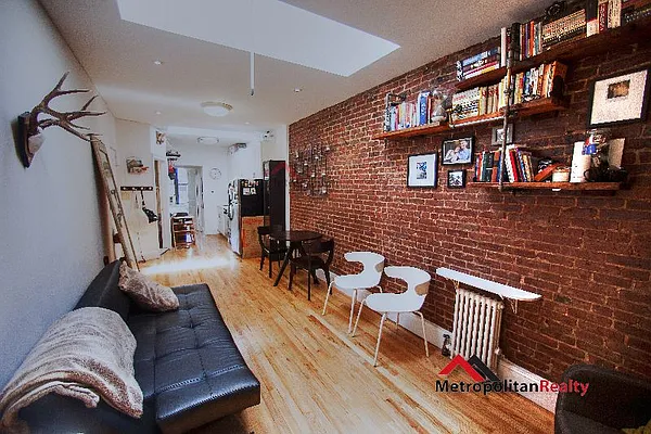 Rented by Metropolitan Realty | media 12