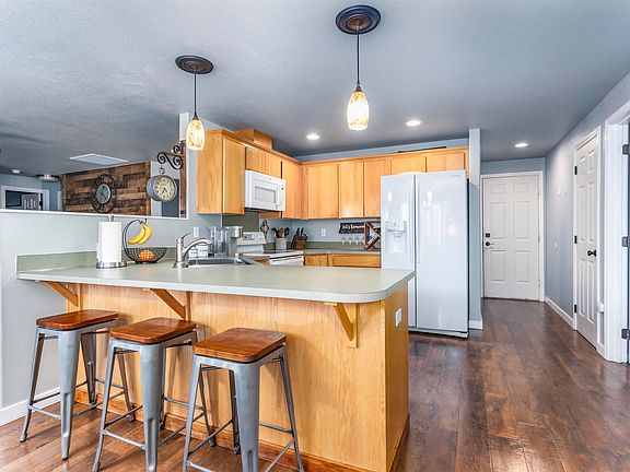 5th image of 8312 Camano Dr