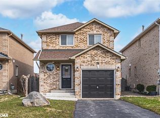24 Coronation Pkwy, Barrie, ON L4M7J8
