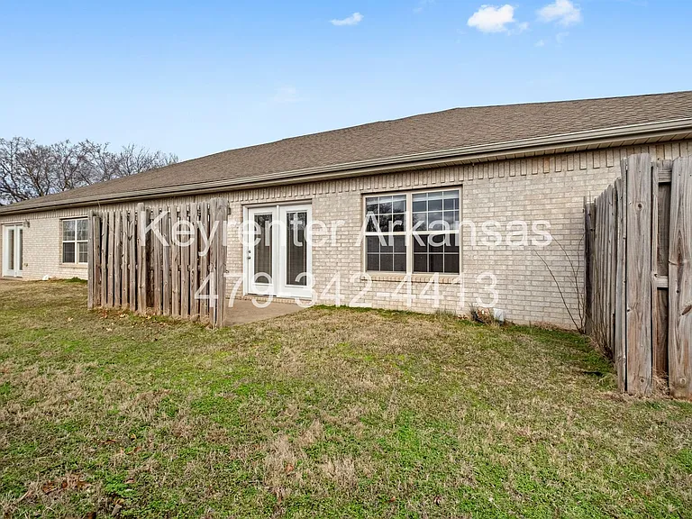 1270 N Trinity Dr — Photo 24