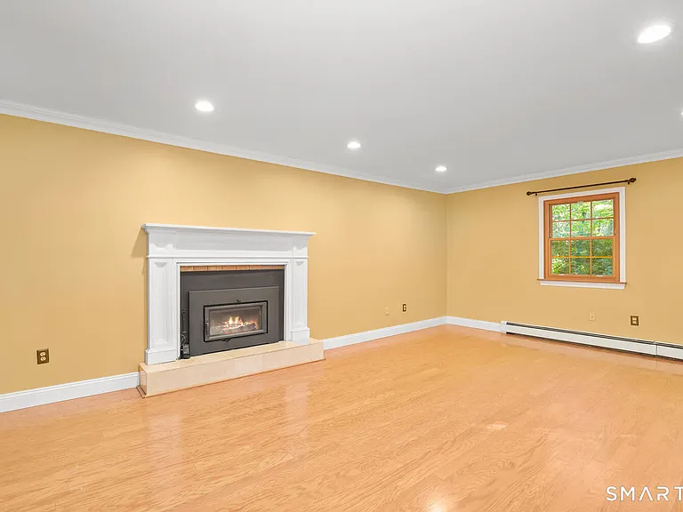 122 Deforest Rd — Photo 10