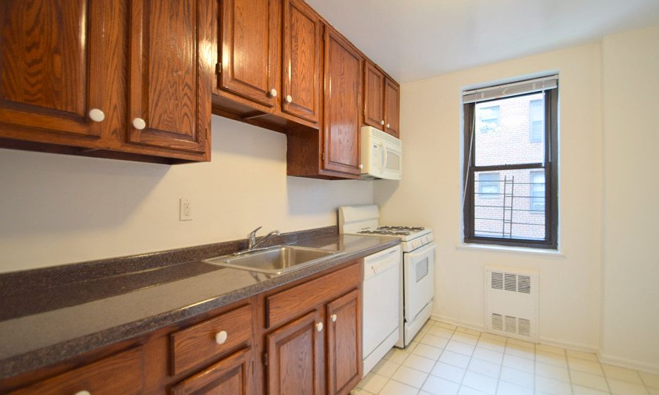 Harbor House - Kitchen - H07-0MD