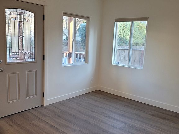 3rd image of 1620 Riviera Ave