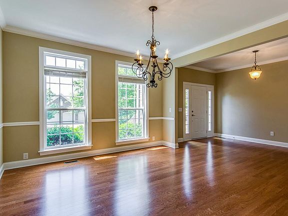 5th image of 1412 Leeds Dr