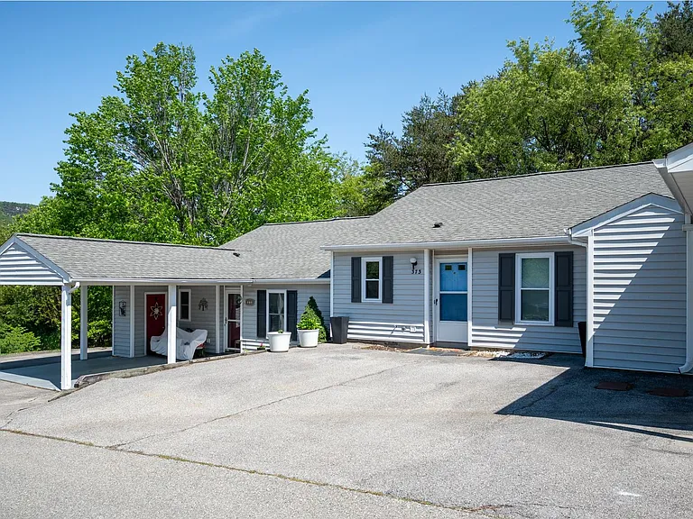 373 Tinkerview Dr — Photo 2