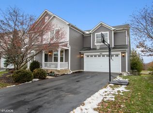402 Oakmont Dr, Cary, IL 60013