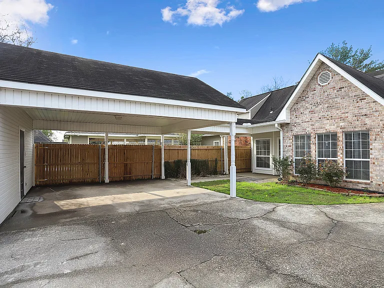 10735 Erin Vale Ave — Photo 3