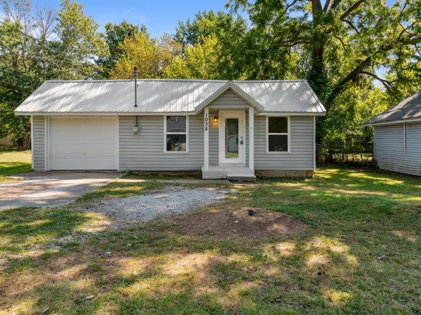 1038 N Fulbright Avenue, Springfield, MO 65802