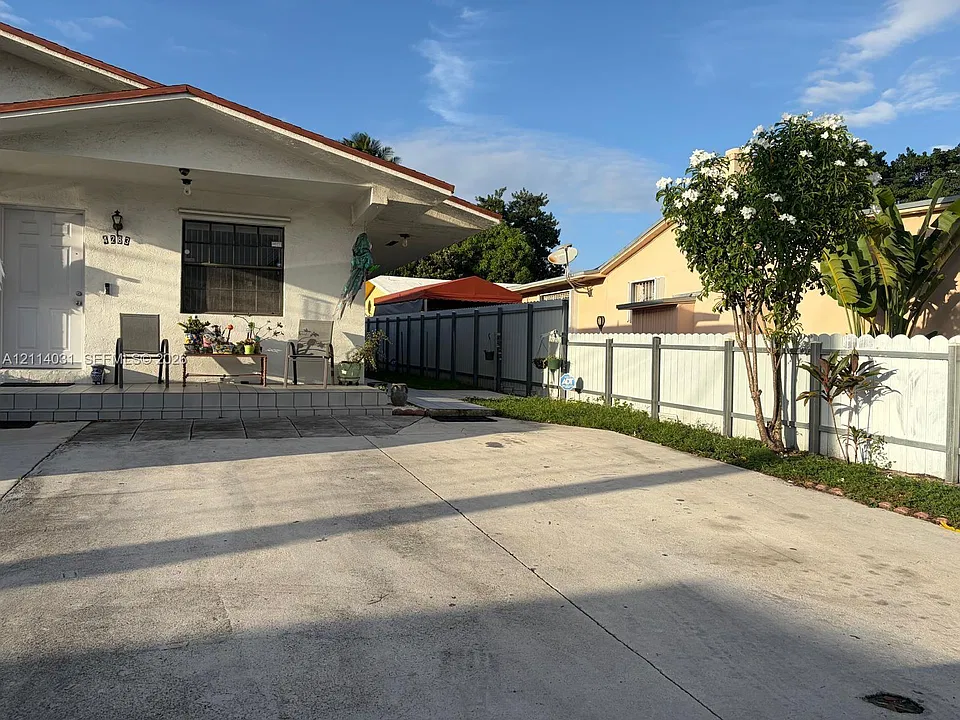4285 NW 2nd Ter