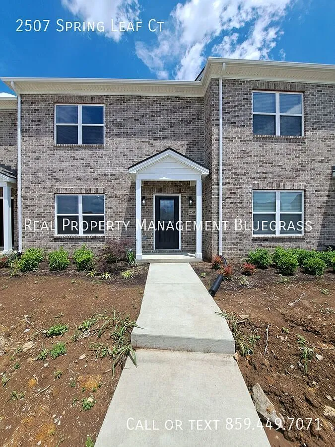 Beautiful New Townhome in Masterson Station — Photo 1