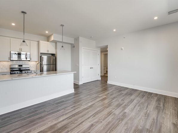 658 Grand St #201