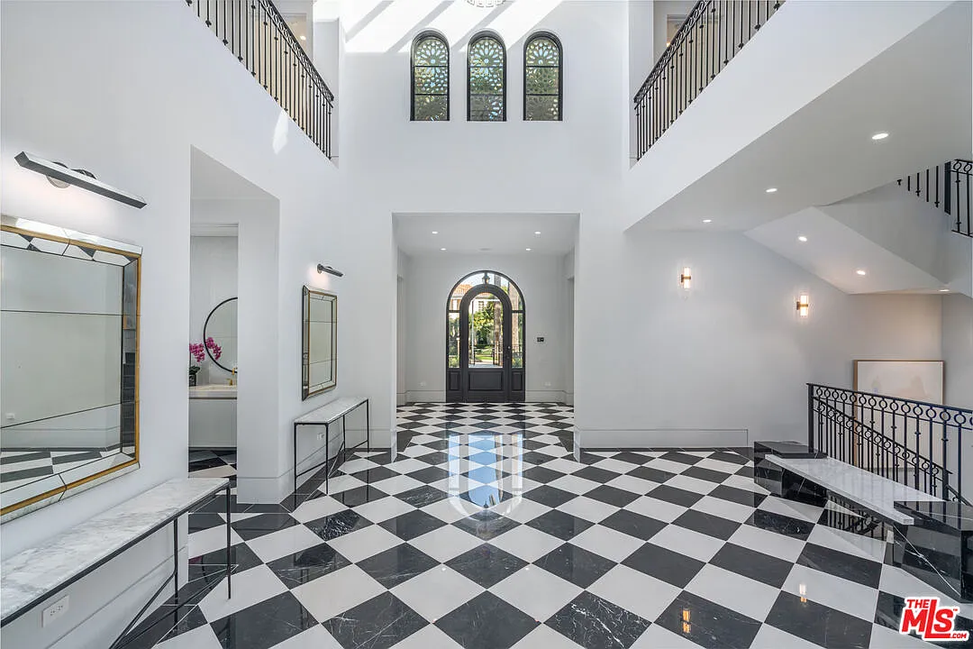 7 bed, 7.0 bath, 10865 sqft, $98,750 — Photo 4