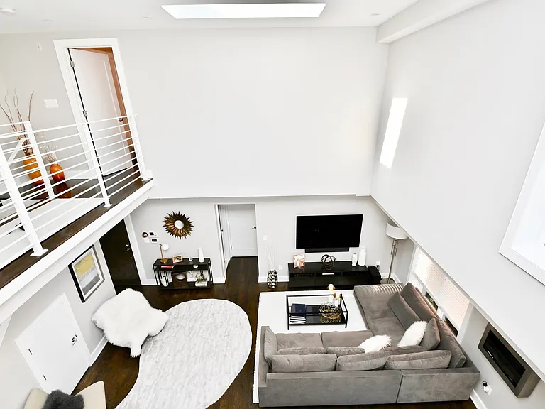 2012 Kalorama Rd NW #8A — Photo 9