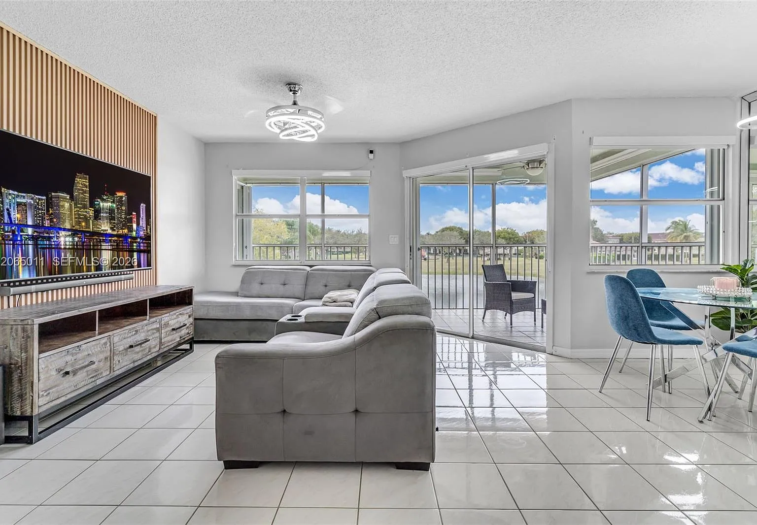 Keys Gate Condo No Four — Photo 4