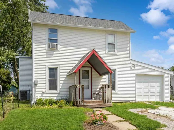 301 Cedar St, West Branch, IA 52358