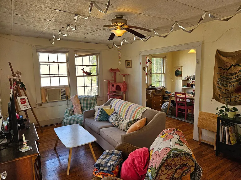 512 E State St — Photo 1