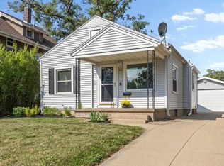 813 Oakland Rd NE, Cedar Rapids, IA 52402