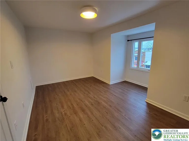 746 Linden St #2 — Photo 14