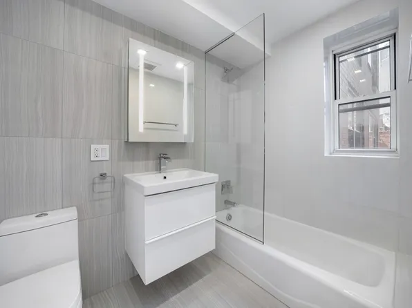 130 East 63rd Street image 6 of 11