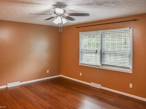 3rd image of 2135 Ashbrook Ave