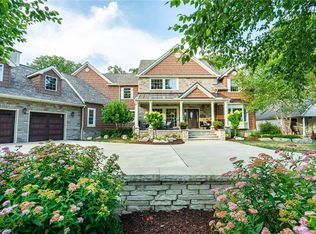 31406 Lake Rd, Bay Village, OH 44140