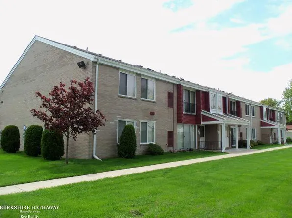 409 Sunset Ln #32, Saint Clair Shores, MI 48082