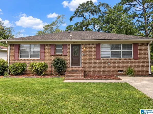 1010 26th Ave N, Hueytown, AL 35023