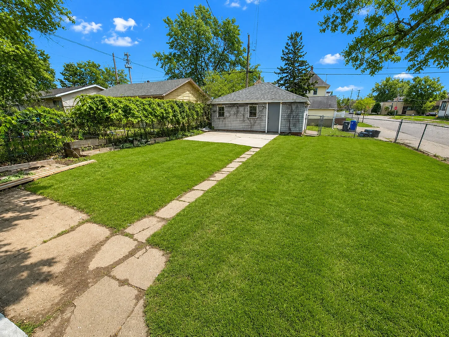 8 bed, $3,100 — Photo 3