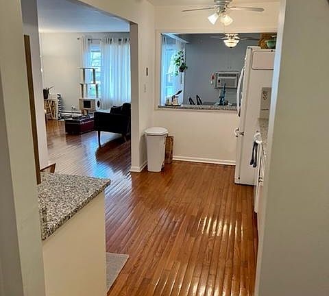 2nd image of 506 W Eastman St