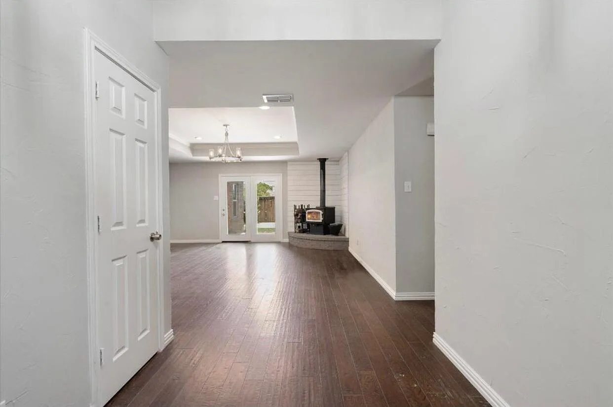 5 bed, 2330 sqft, $2,800 — Photo 4