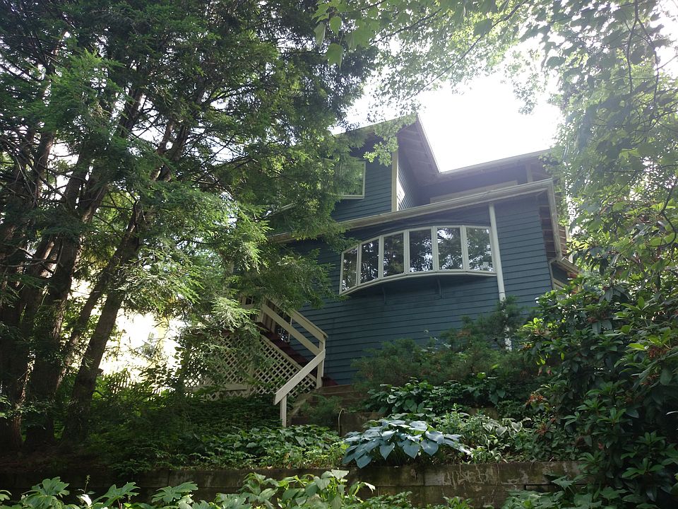 2nd image of 130 Winchester St
