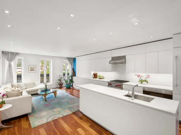304 West 18th Street HOUSE image 3 of 17