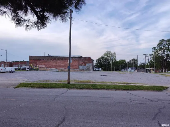 133 S Jackson St, Mc Leansboro, IL 62859
